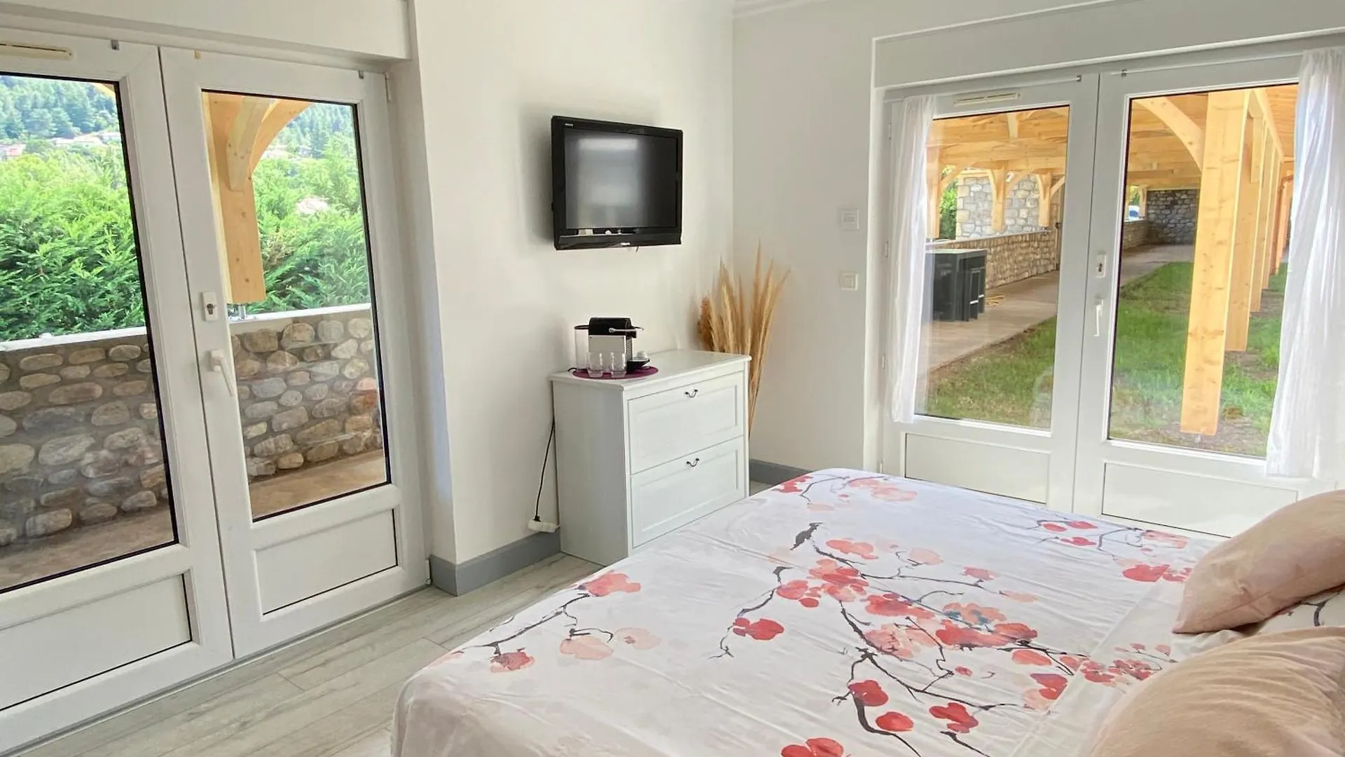 Domaine Les Buis Bed & Breakfast Saint-Fortunat-sur-Eyrieux